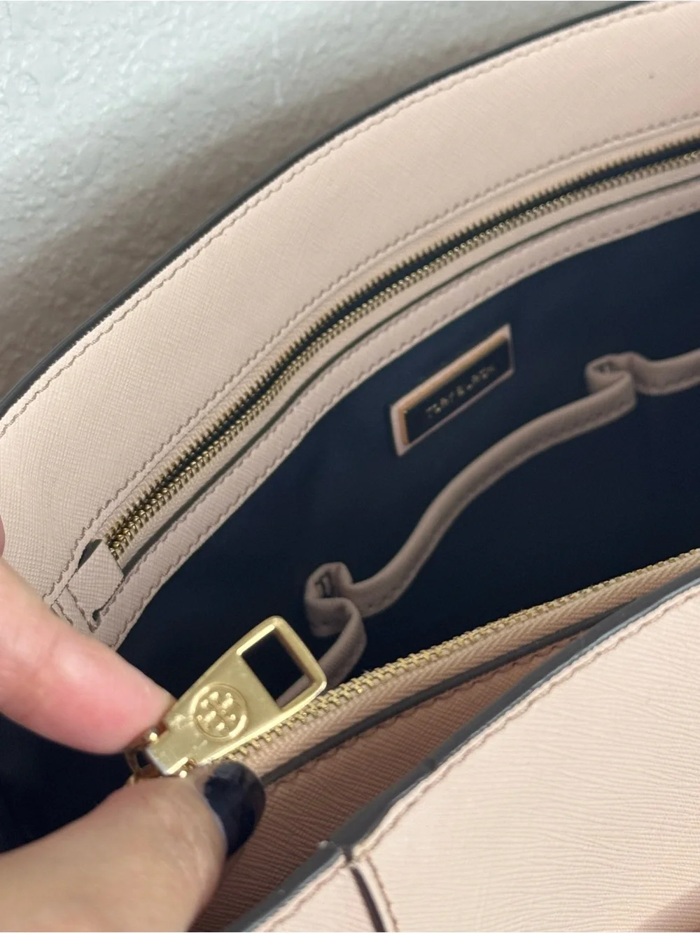 TORY BURCH 🤍 Pale Blush Pink Leather Large Shoulder Tote, Navy, Gold - 10x15”